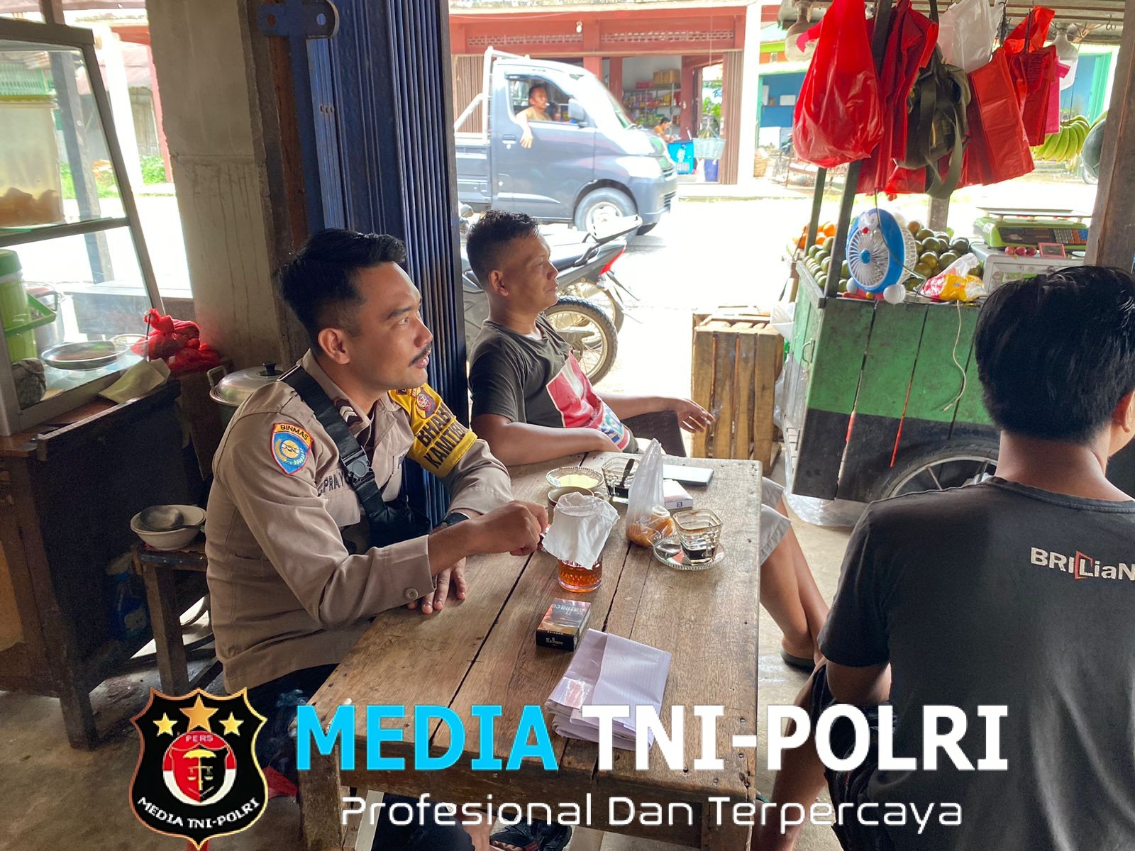 Dengan Penuh Keramahan dan Humanis, Personel Polsek Mempawah Hulu Sampaikan Pesan Kamtibmas