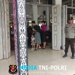Polsek Menjalin Laksanakan Pengamanan Ibadah Misa Minggu di Gereja Santo Petrus dan Paulus