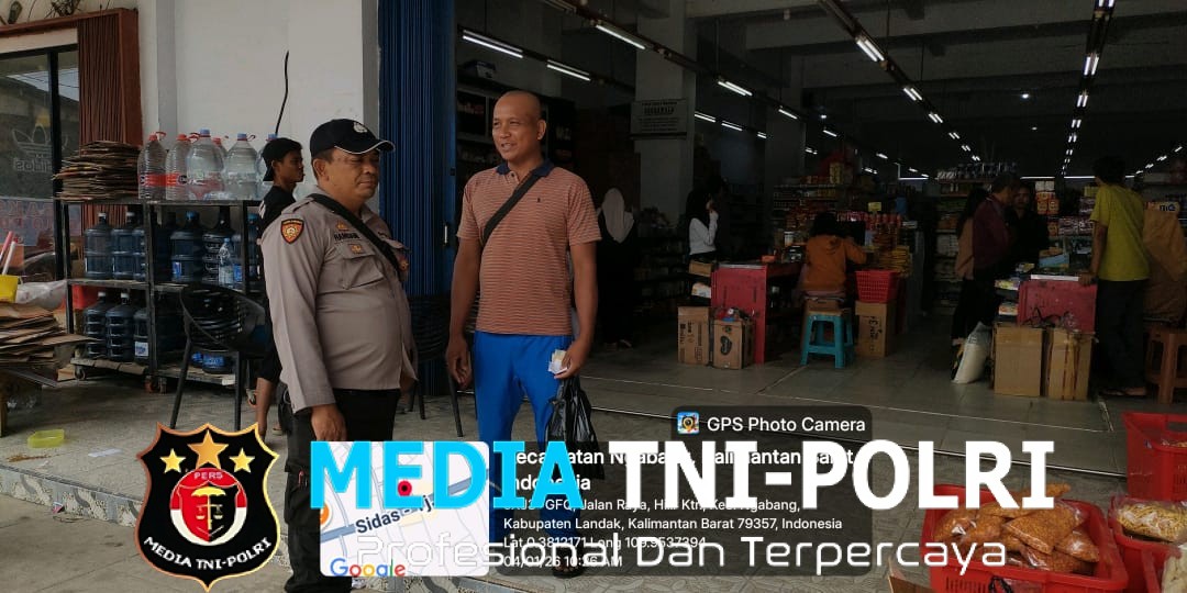 Tetap Intens Laksanakan Patroli, Personil Polsek Ngabang Mengajak Masyarakat Untuk Menjaga Keamanan Sekitarnya