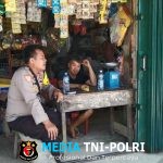 Jalin Kedekatan dengan Warga Binaan, Bhabinkamtibmas Desa Amawang Sampaikan Pesan Kamtibmas