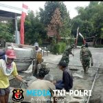 Babinsa Turut Membangun Infrastruktur, Gotong Royong Cor Jalan Kampung