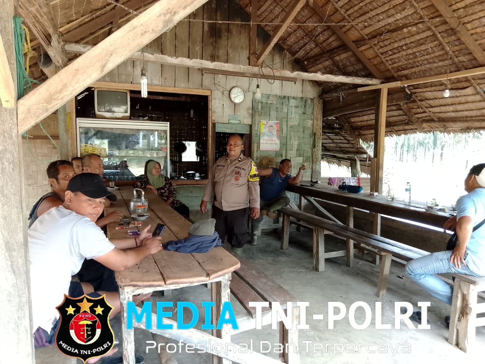 Bhabinkamtibmas Polsek Stabat Perkuat Kedekatan dengan Warga Desa Gergas