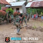 Karya Bhakti Pasca Banjir, Yon Zipur-5/Brawijaya dan Babinsa Bersihkan MIN 18 Langkahan