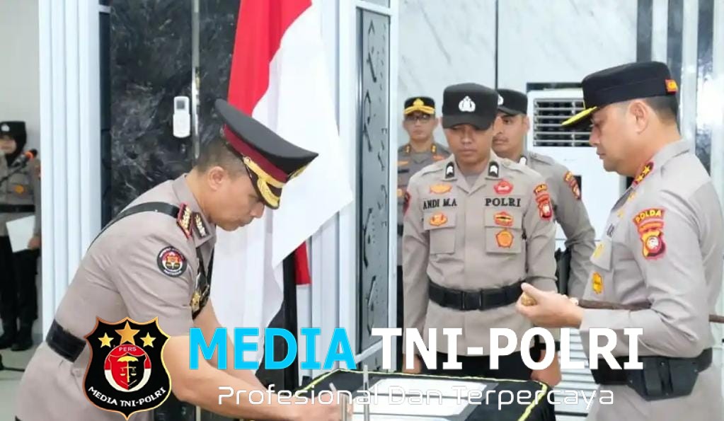 Pimpin Sertijab Pejabat Utama dan Kapolres, Kapolda Kalbar ‘Mutasi adalah Dinamika untuk Optimalkan Pelayanan’
