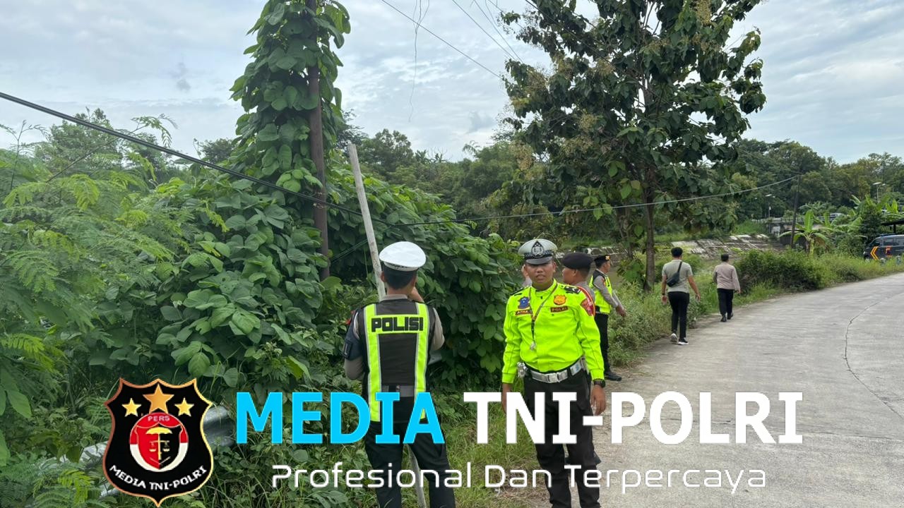 Respons Cepat Polres Wonogiri, Kabel Melintang di Jalan Bendungan Gajah Mungkur Dievakuasi