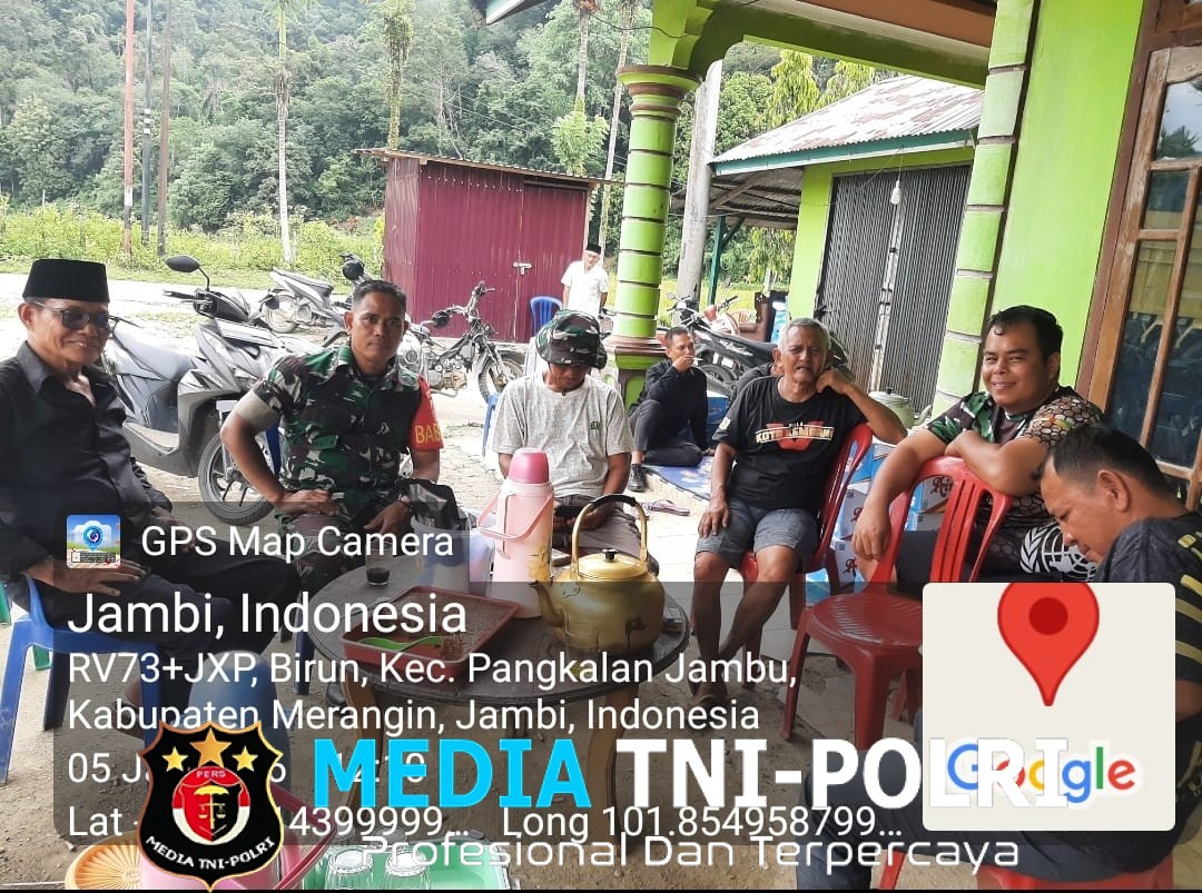 Keakraban Babinsa Koramil 420-07/Sei Manau Bersama Warga Desa, Tumbuhkan Kekompakan dan Kemanunggalan TNI–Rakyat