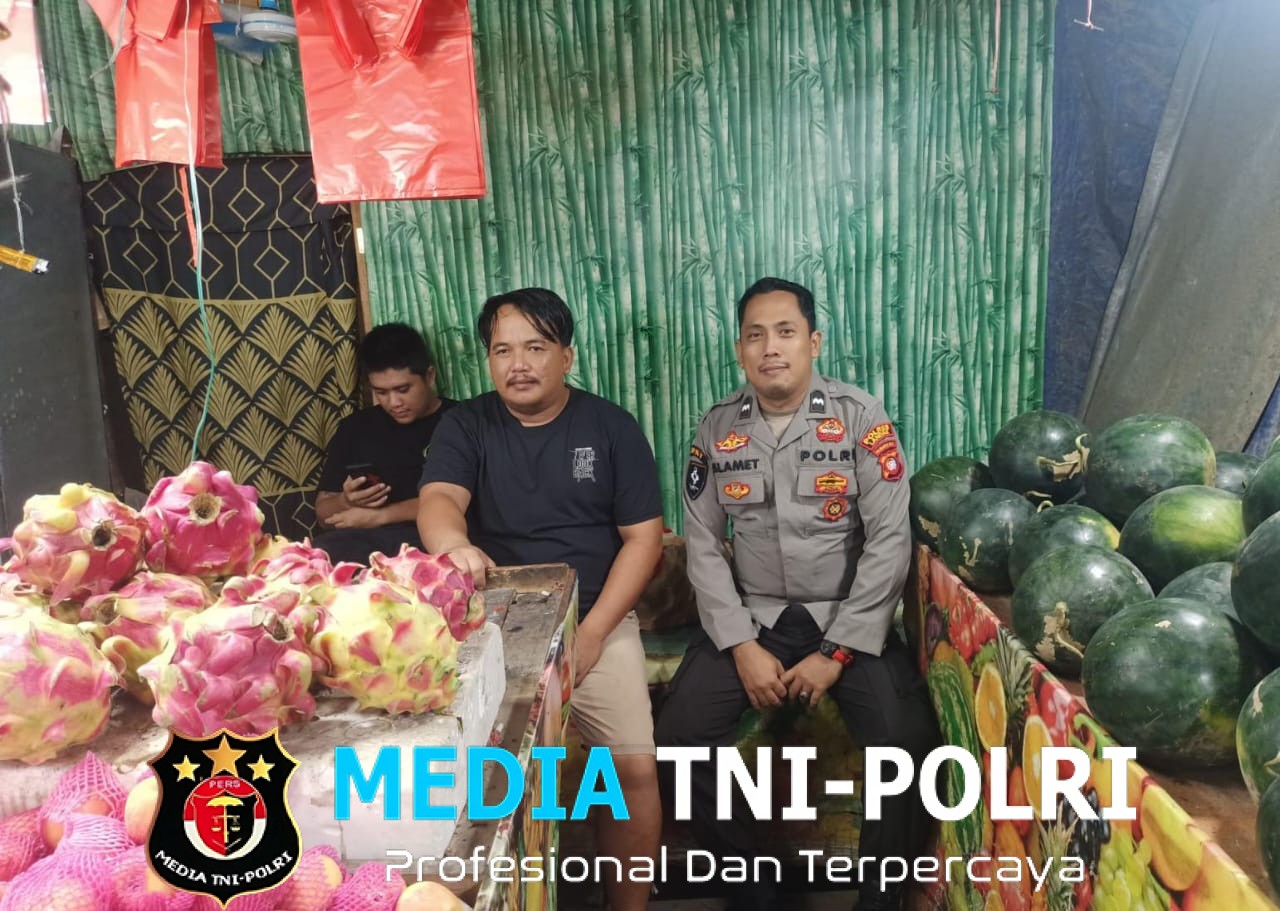 Patroli Malam Polsek Menjalin Jaga Kamtibmas di Pasar Menjalin