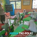 Bhabinkamtibmas Polsek Donomulyo Laksanakan Kunjungan dan Edukasi Keselamatan di TK Muslimat NU 6 Hambaliyah Donomulyo