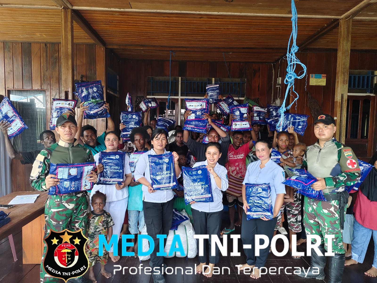 Sinergi TNI dan Tenaga Medis, Pos Suator Gelar Posyandu dan Bagikan Kelambu untuk Warga Asmat