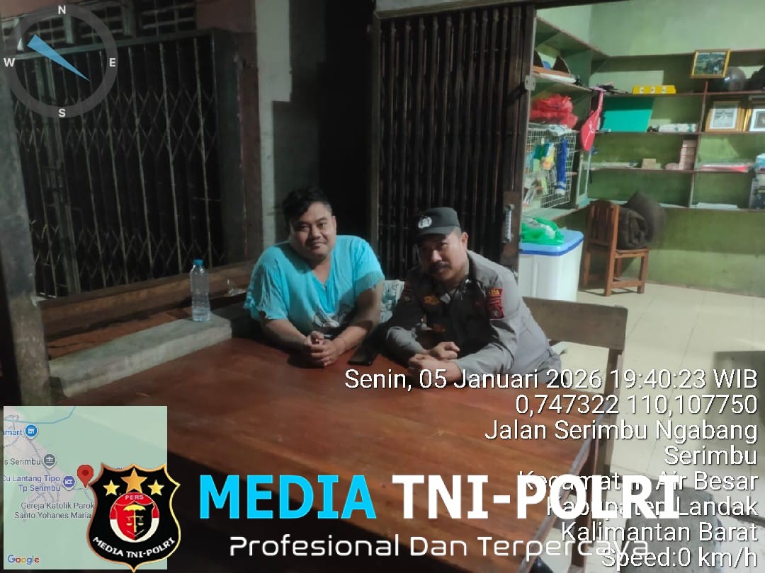 Warga Dihampiri Polisi Saat Patroli Malam, Suasana Akrab Disertai Pesan Kamtibmas