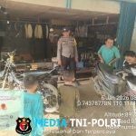 Patroli Humanis Polsek Air Besar, Polisi Ngobrol Santai dengan Warga