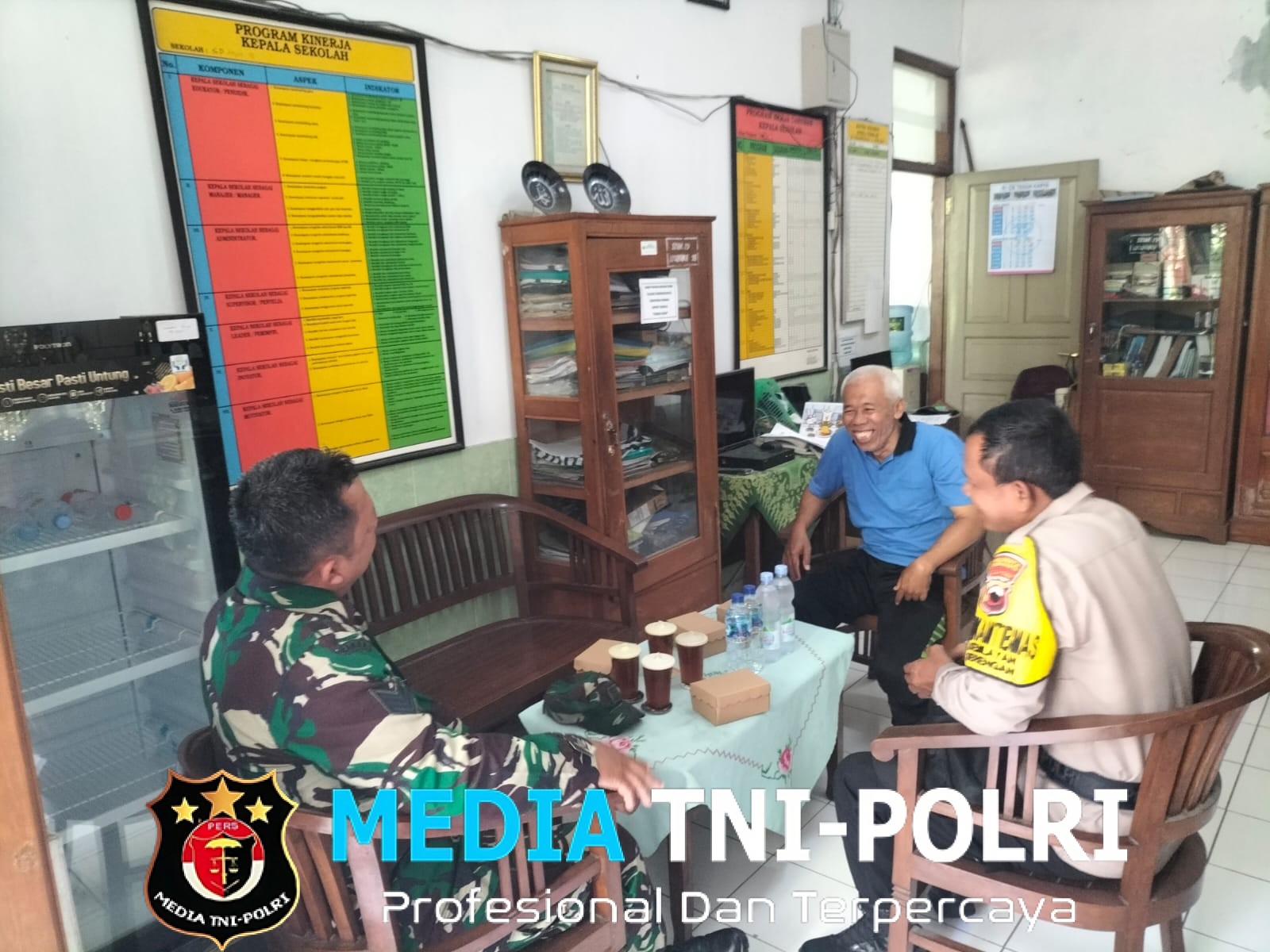 Sambangi Sekolah, Babinsa dan Bhabinkamtibmas Selipkan Pesan Kepada Kepala Sekolah