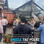 Gerak Cepat Pamapta Polres Tulang Bawang Barat Datangi TKP Kebakaran di Kelurahan Panaragan Jaya
