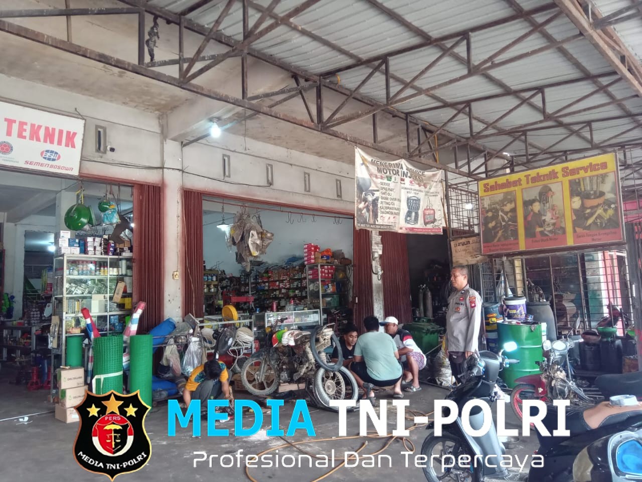 Polisi Lakukan Patroli Dialogis di Bengkel, Ajak Karyawan Peduli Keamanan