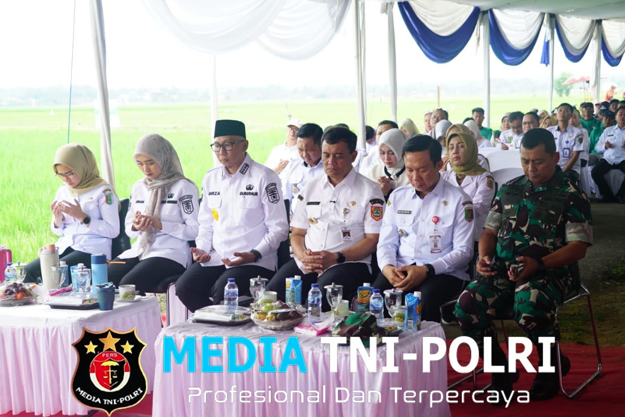 Bersama Gubernur Lampung, Gubernur Jawa Tengah Dan Forkopimda Provinsi Lampung, Kasdam XXI/RI Hadiri Panen Raya dan Pengumuman Swasembada Pangan