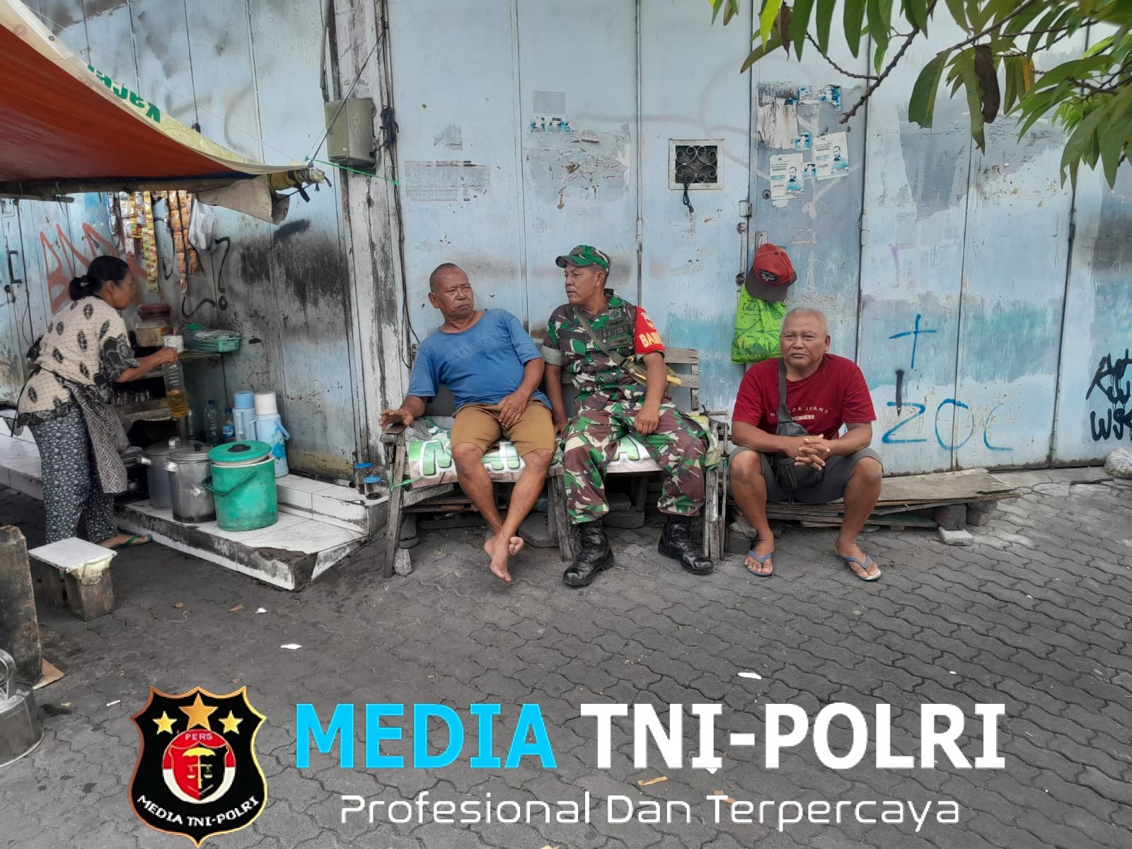 Sambil Patroli, Babinsa Joyotakan Sekaligus Komsos Dengan Warga Binaan