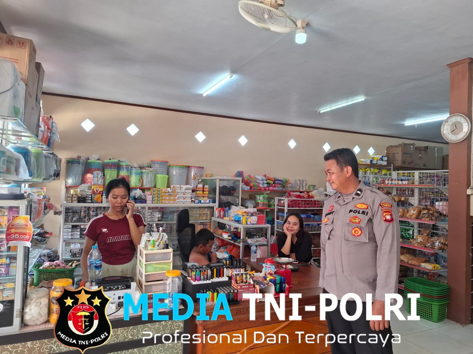 Patroli Rutin, Polsek Kuala Behe Ajak Warga Bersama Jaga Kamtibmas Yang Kondusif