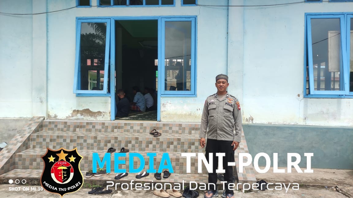 Polsek Menjalin Laksanakan Pengamanan Sholat Jumat di Masjid Nurul Yaqin