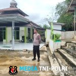 Personil Polsubsektor Jelimpo Hadir Untuk Pengaturan Arus Lalu Lintas Dan Pengamanan Saat Masyarakat Laksanakan Ibadah