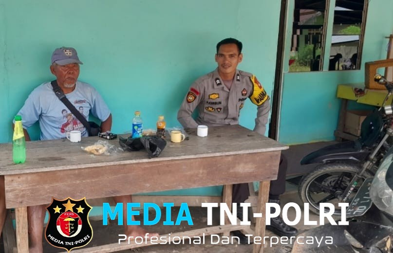 Sentuhan Humanis Bhabinkamtibmas Sebangki dalam Menjaga Keamanan Desa