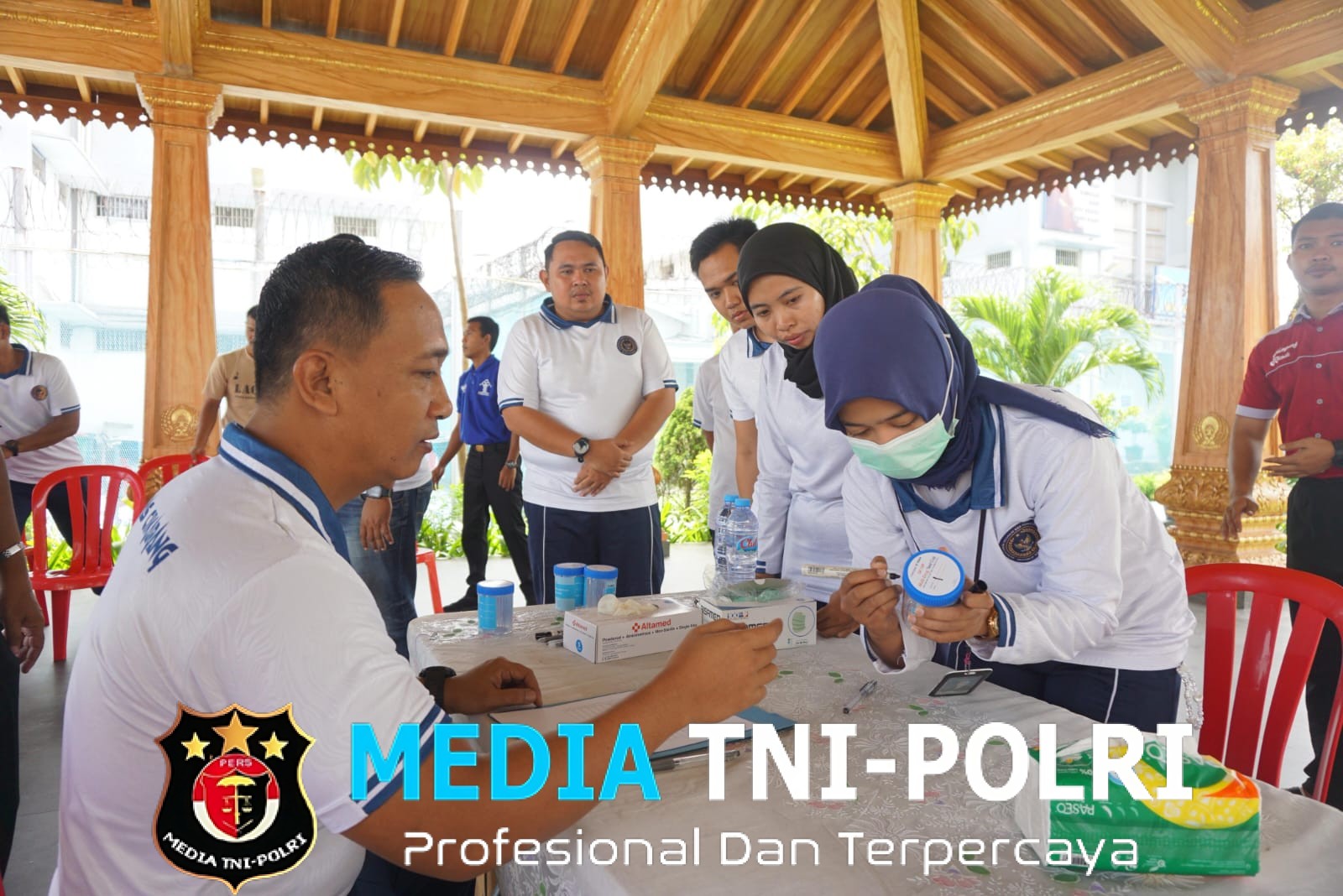 Lapas Cikarang Bersama BNK Kab Bekasi Lakukan Tesurine pada Petugas dan Warga Binaan Antisipasi Penggunaan Narkoba dan Obat Terlarang