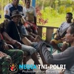 Jalin Komsos Dengan Baik, Satgas Pamtas Kewilayahan RI-PNG Yonif 410/Alg Pos Kramamongga Anjangsana ke Rumah Tokoh Masyarakat