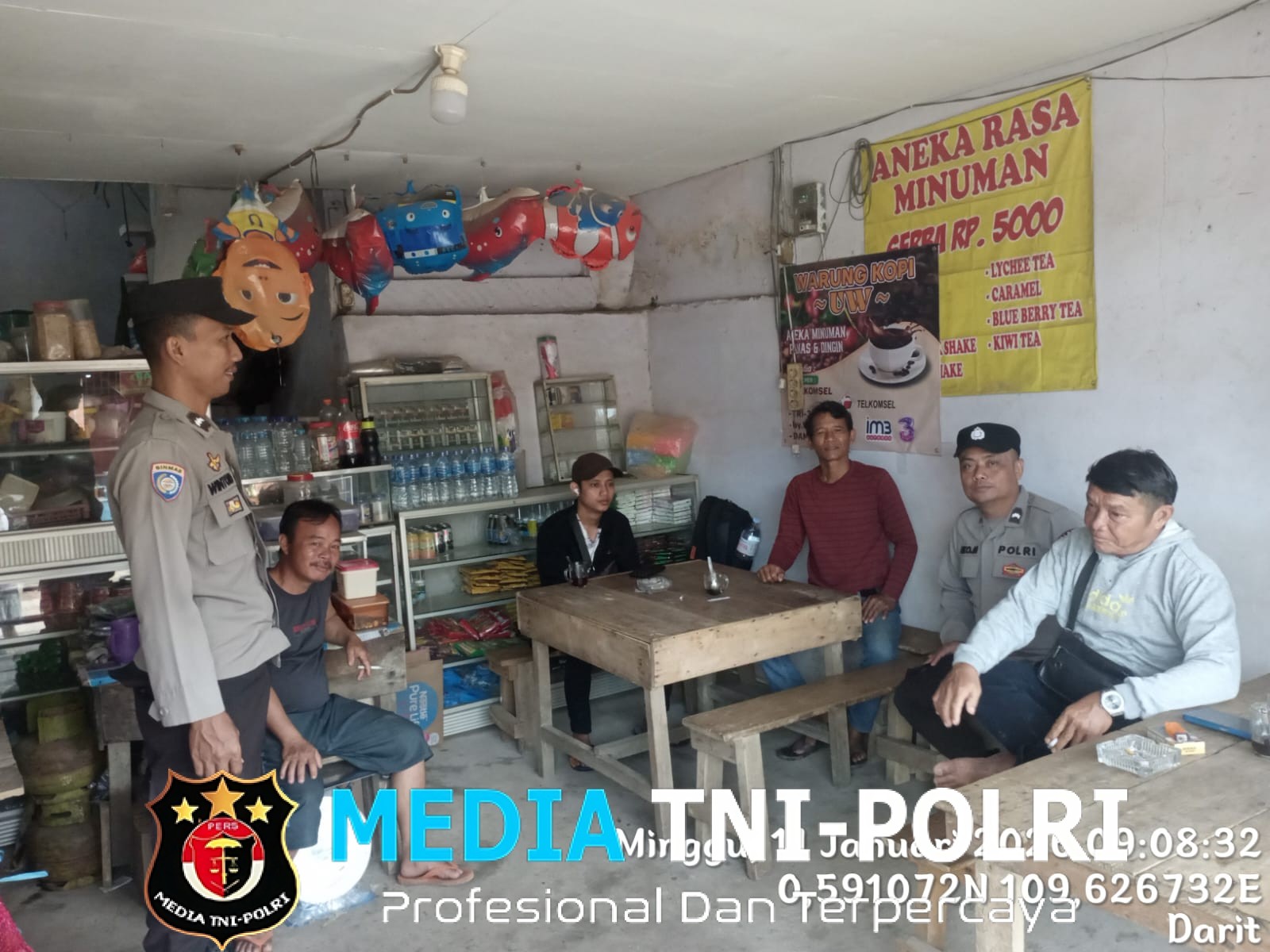 Imbau Warga Untuk Selalu Waspada Saat Samapta Polsek Menyuke Laksanakan Patroli Siang