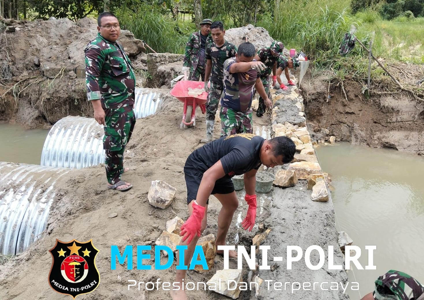 Satgas Gulbencal Yon Zipur 1/DD Mulai pengerjaan dan pembangunan jembatan Aramco di Desa Janji Nauli, Kecamatan Purba Tua