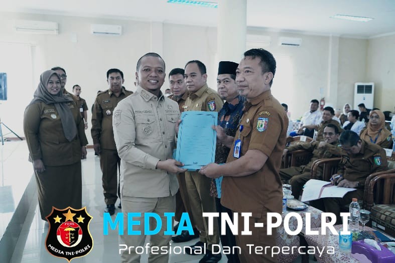 Bupati Pringsewu Riyanto Pamungkas Serahkan SK Dewan Pengawas RSUD