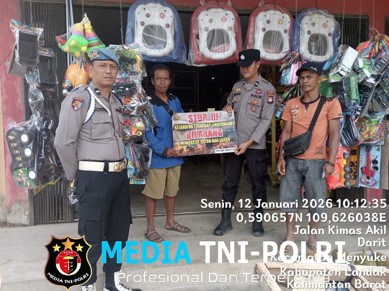 Laksanakan Patroli Siang, Samapta Polsek Menyuke Imbau Warga Ciptakan Situasi Yang Aman