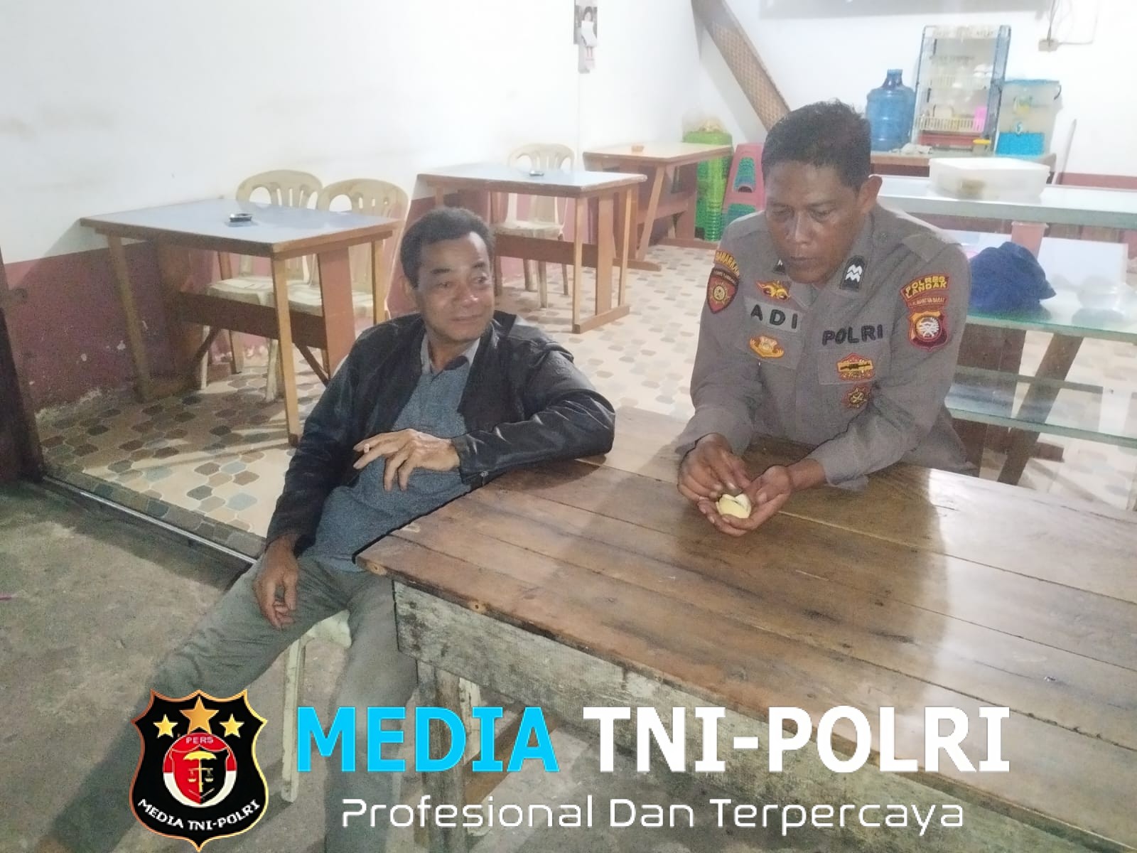 Patroli Malam Polsek Mandor, Warga Diajak Bersama Jaga Keamanan