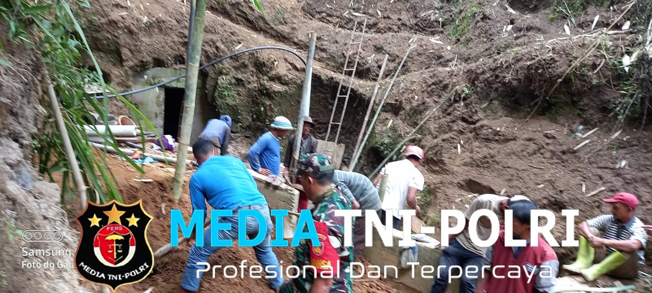 Demi Setetes Kehidupan, Babinsa dan Warga Selo Bersatu Bersihkan Mata Air Tirto Brojo