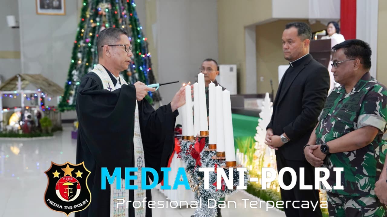 Kodam I/BB Menggelar Ibadah Natal Prajurit dan PNS serta Perayaan Natal Terpusat Bersama Kasad Tahun 2025 Secara Vicon di Kupang