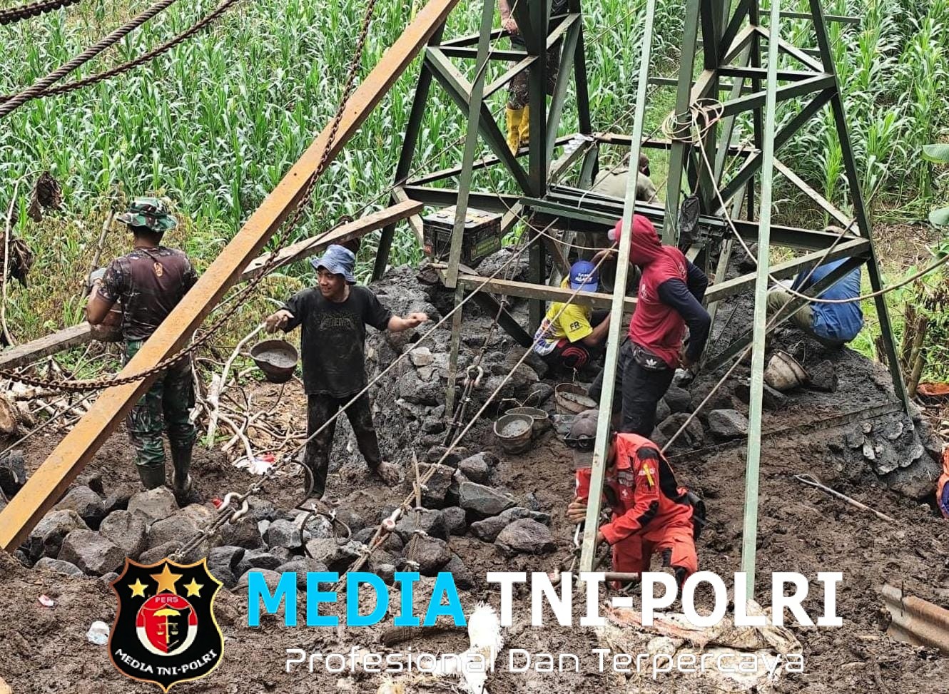 Jembatan Gantung Garuda Pengecoran Menara dan bantalan Papan Dimulai
