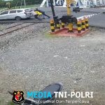 Kesigapan Kabid Humas Polda Jateng, Selamatkan Mobil Mogok dari Perlintasan Kereta Api