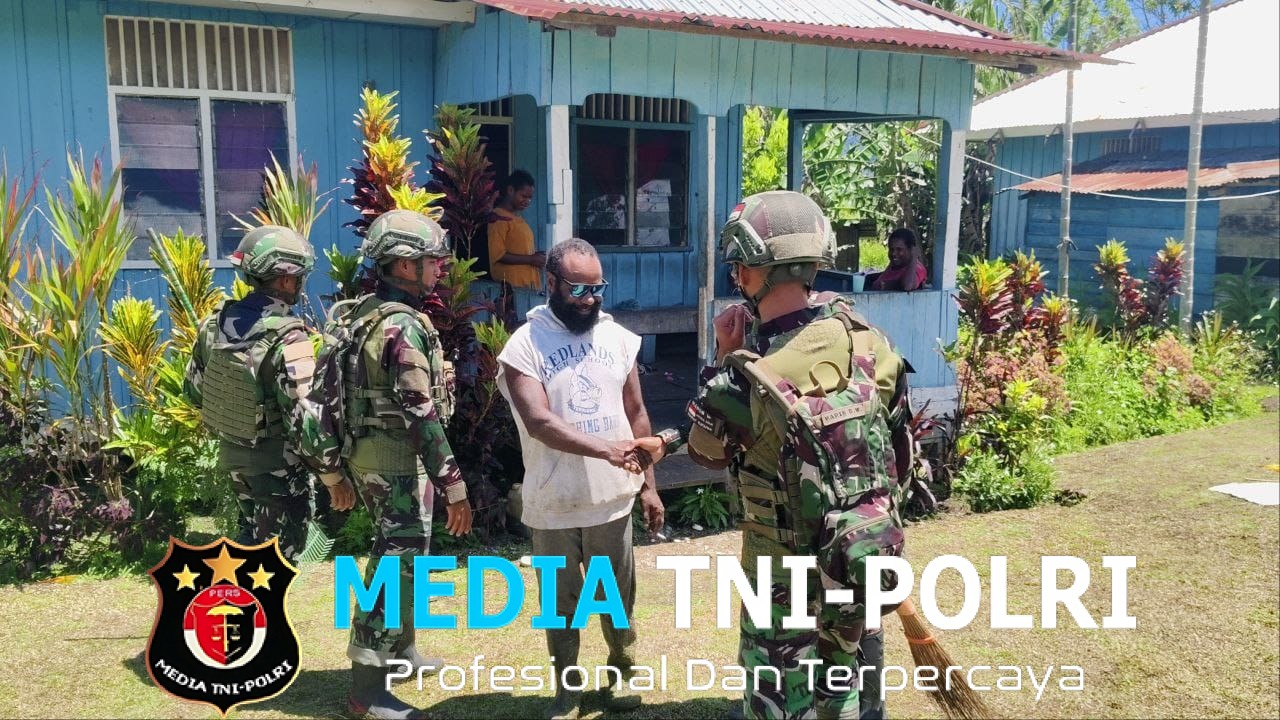 Karya Bakti Satgas Yonif 521/DY Bersihkan untuk Lingkungan Sehat di Wilayah Penugasan Papua