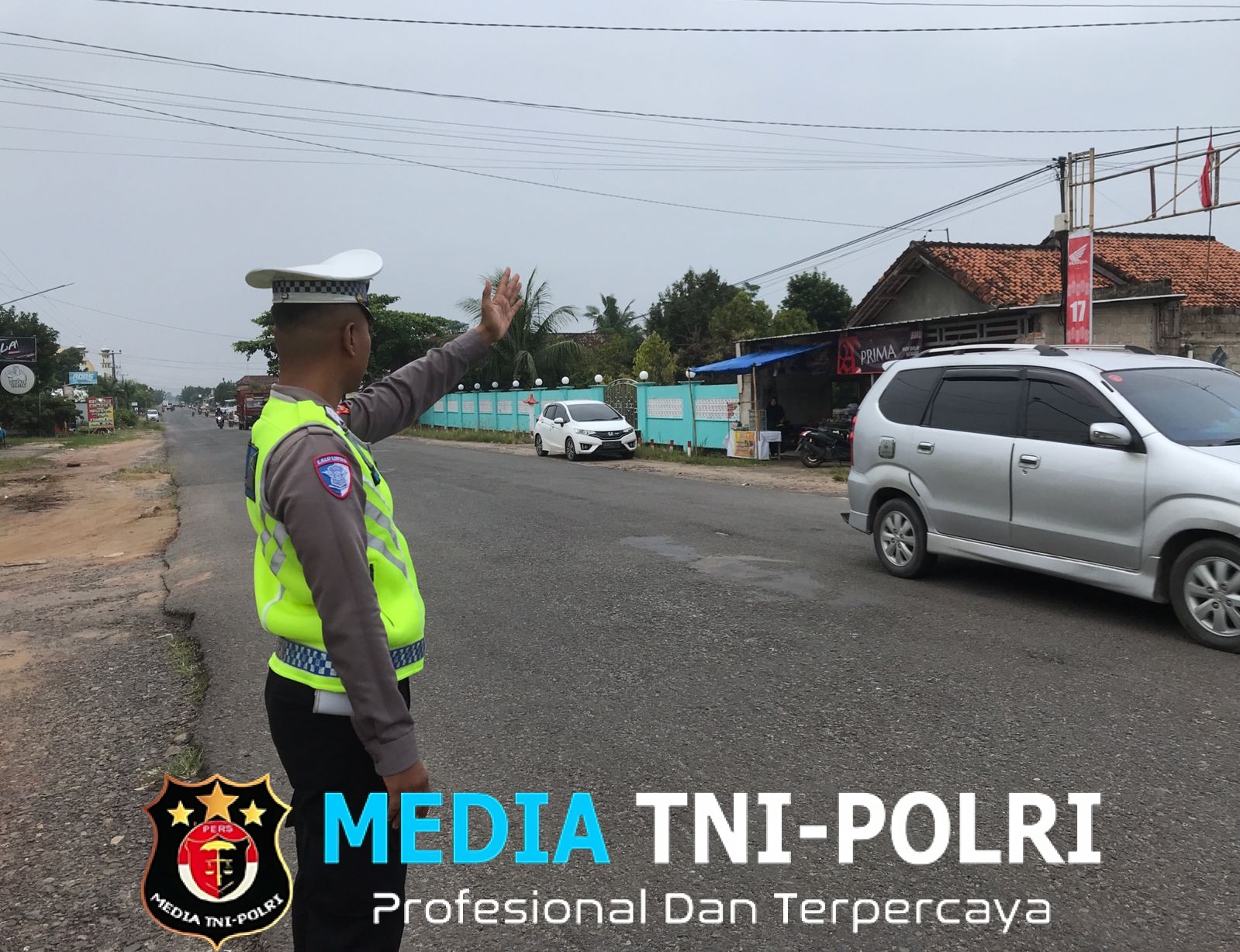 Sat Lantas Polres Tulang Bawang Barat Melaksanakan Pam Rawan Pagi Membantu Kelancaran Masyarakat Yang Akan Beraktivitas