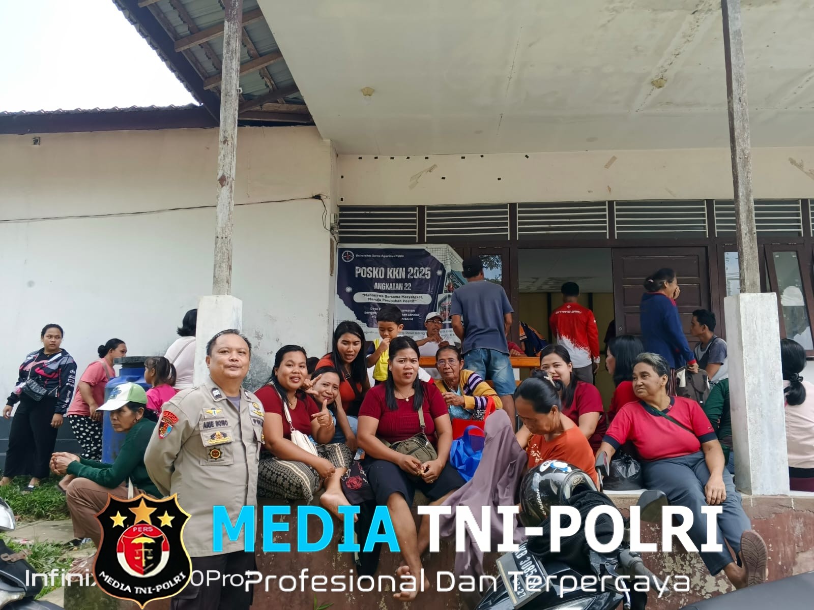 Duduk Santai Bersama Warga, Cara Humanis Polisi Jaga Keamanan