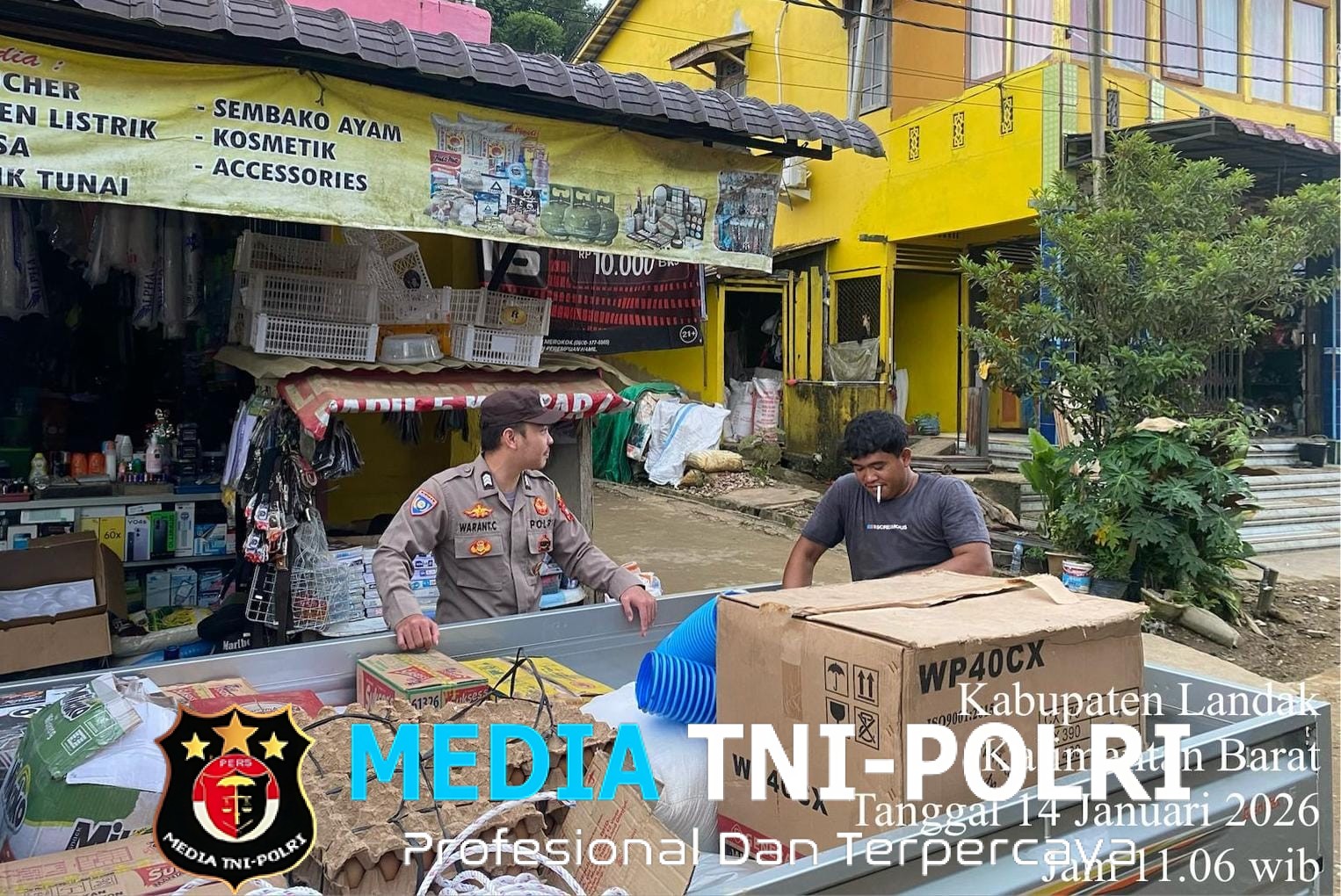 Polisi Patroli Siang, Sapa Sopir Angkutan Barang dengan Humanis