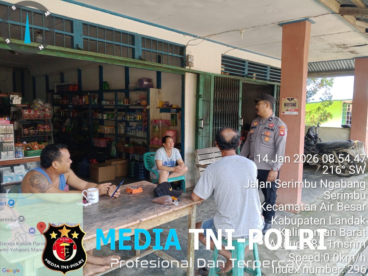 Sentuhan Humanis Polisi Saat Patroli Siang di Wilayah Air Besar