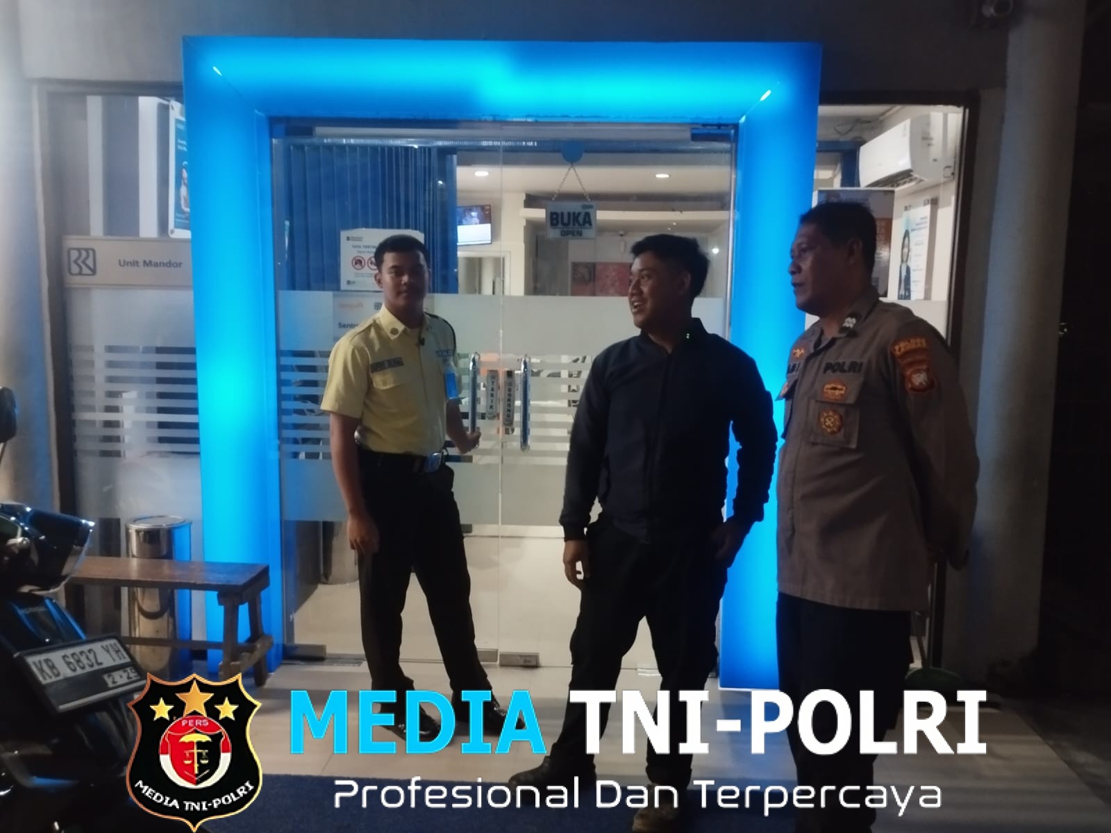 Sentuhan Humanis Polisi di Malam Hari, Pemuda dan Satpam Diajak Jaga Kamtibmas