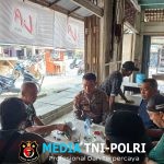 Patroli Siang Humanis, Polsek Mandor Sapa Warga dan Sampaikan Pesan Kamtibmas