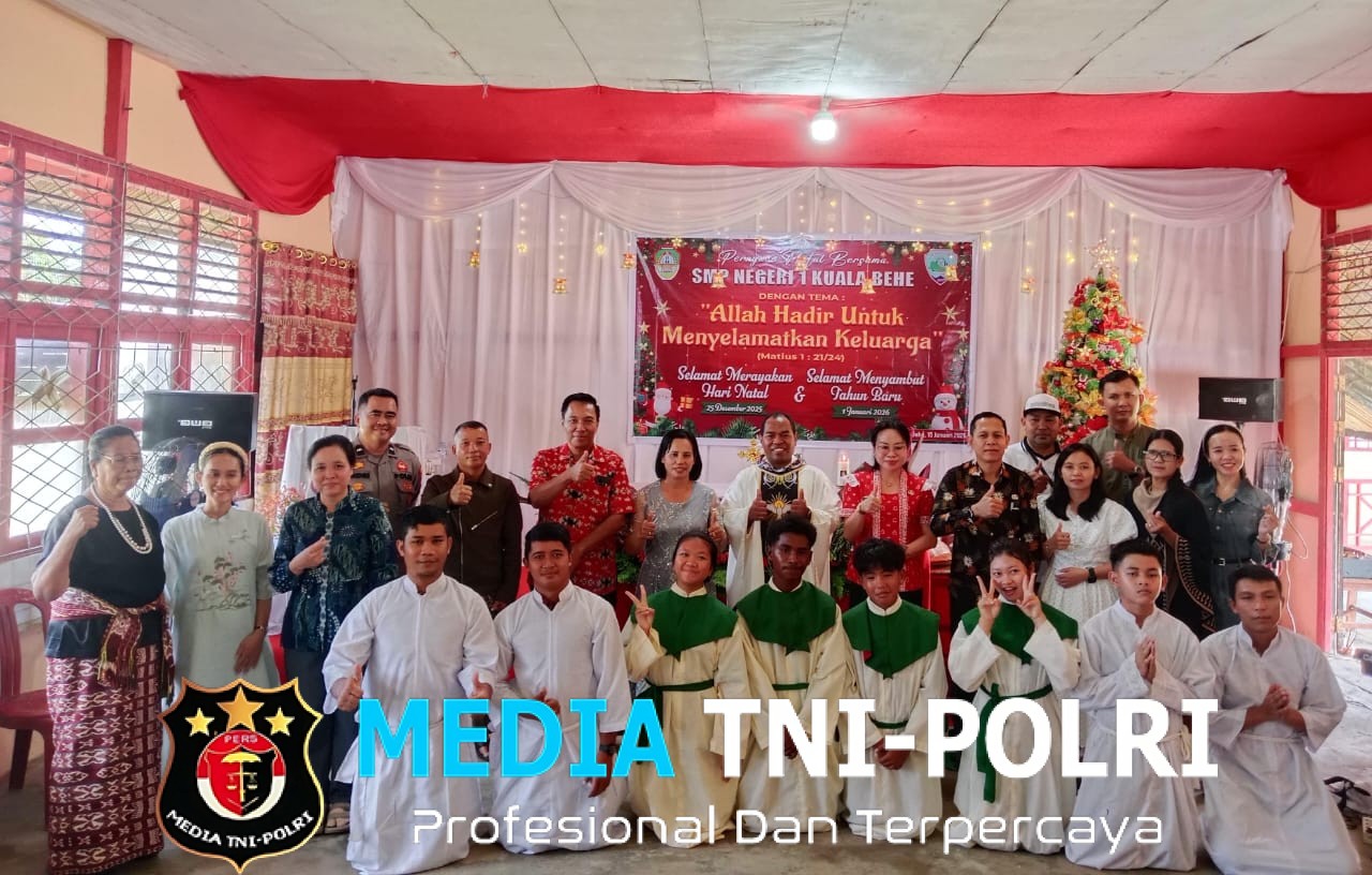 Kanit Binmas Polsek Kuala Behe Hadiri Kegiatan Natal Bersama di SMPN 1 Kuala Behe, Wujudkan Sinergi Sekolah dan Masyarakat