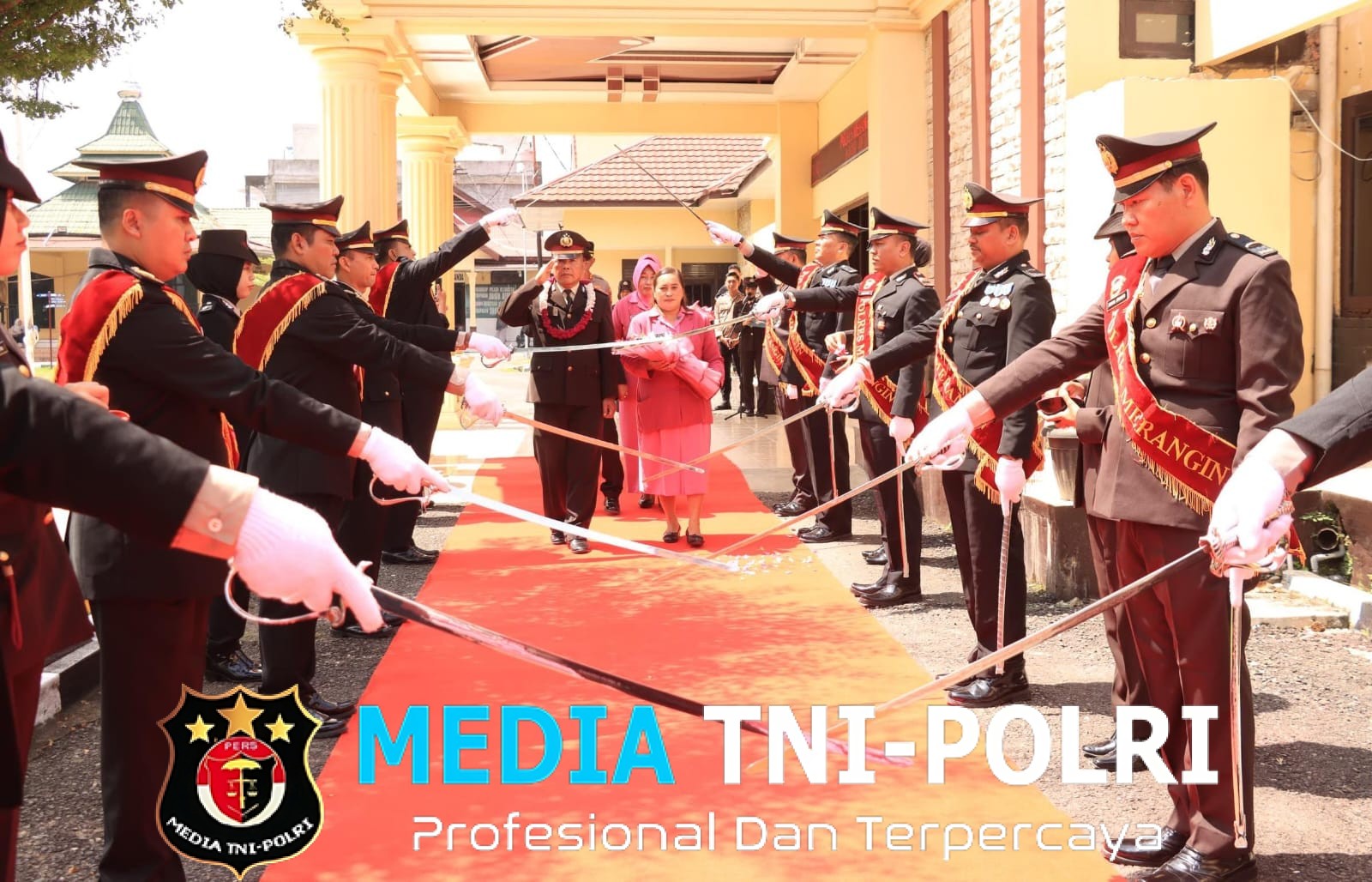Polres Merangin Gelar Syukuran Wisuda dan Pelepasan Purna Bakti Tiga Personel dengan Prosesi Pedang Pora