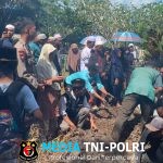 Wujud Kepedulian Sosial, Personel Batalyon B Pelopor Brimob Kalteng Bantu Pengantaran dan Pemakaman Tokoh Masyarakat