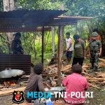 Hadir di Tengah Duka Satgas Yonif 521/DY Turut Belasungkawa Bersama Warga di Distrik Apalapsili