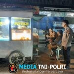 Patroli Dialogis Polsek Mandor, Polisi Sampaikan Pesan Kamtibmas kepada Masyarakat