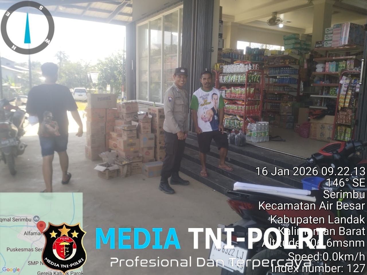 Polisi Sapa Warga Saat Berbelanja, Sampaikan Himbauan Kamtibmas