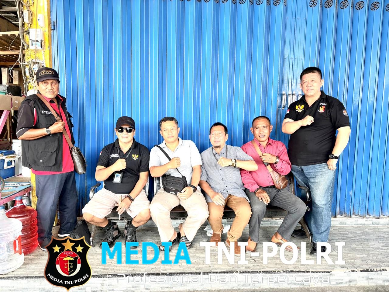 Kapten TNI Arh Dadang (Bais WIL Kalteng) Temui Ketua Pusat Media TNI-Polri di Kantor Media TNI-Polri Kalimantan Tengah