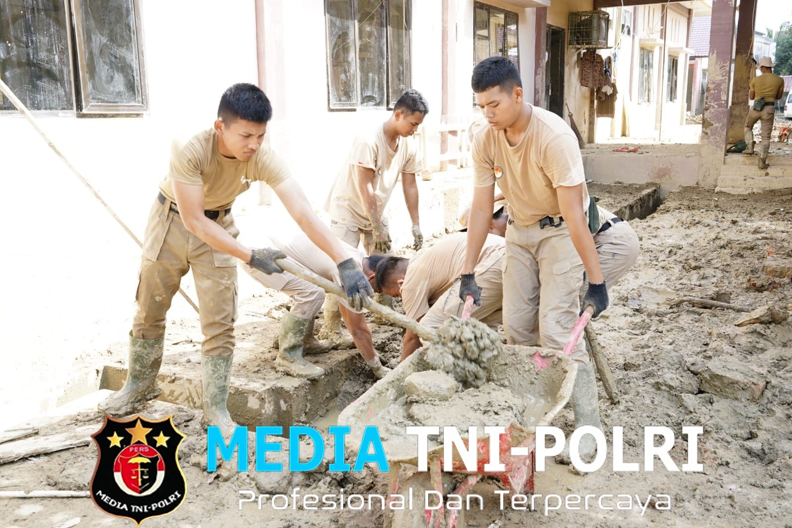 Praja IPDN Bantu Pembersihan, Kantor Dinkes Aceh Tamiang Berangsur Dapat Difungsikan